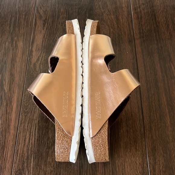 NWT BIRKENSTOCK Arizona Soft Footbed Metallic Sandals - Picture 12 of 14